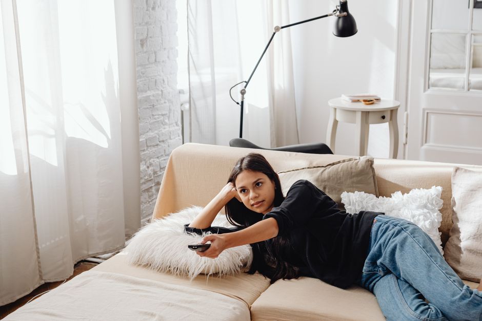Choosing Between Direct-to-Consumer Apps and IPTV Services in the UK